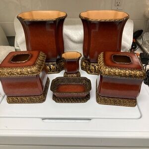 NWT bathroom accessories in Pristine  conditionon